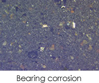 潤滑脂中過多的水會降低其厚度并導致水沖刷，導致基礎油氧化并導致軸承腐蝕